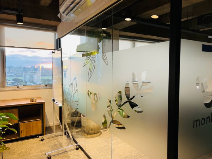 Adesivo Jateado para Escritórios em Bragança Paulista Slide 3 | Cipriani Comunicação Visual