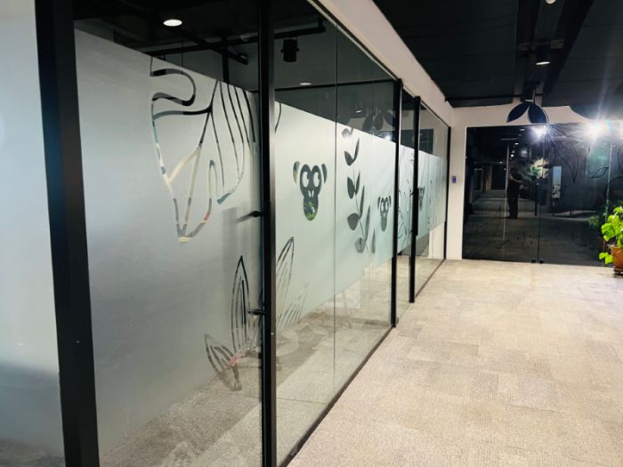 Adesivo para Vidro em Bragança Paulista Exemplo 3 | Cipriani Comunicação Visual