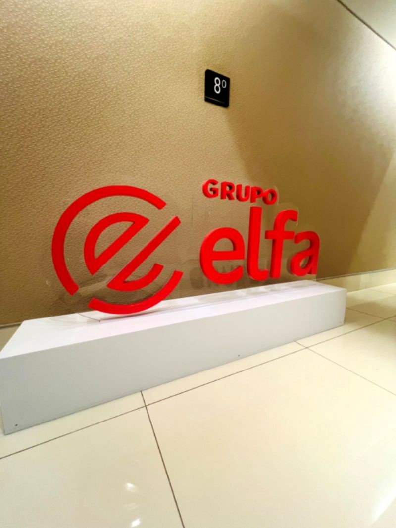 Pode ter monitor embutido? | Bragança Paulista | Cipriani Comunicação Visual