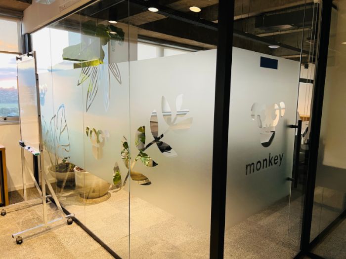 Sim, pano macio e sabão neutro. | Campinas | Cipriani Comunicação Visual