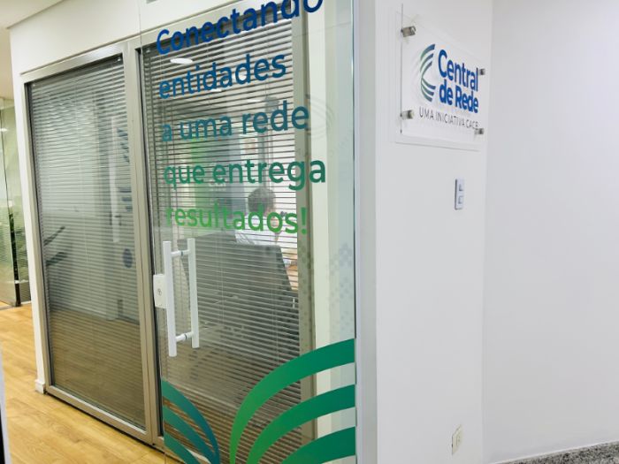 Serve para porta de madeira? | Cipriani Comunicação Visual