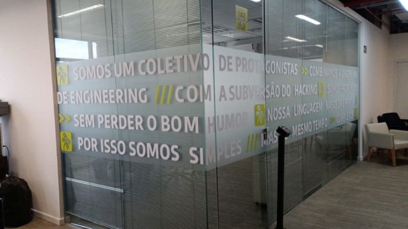 Pode molhar (box de banheiro)? | Campinas | Cipriani Comunicação Visual