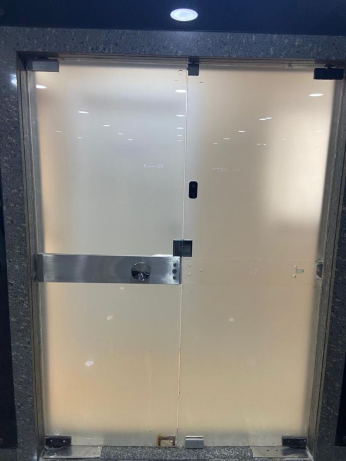 Adesivo para Porta em Itatiba Exemplo 4 | Cipriani Comunicação Visual