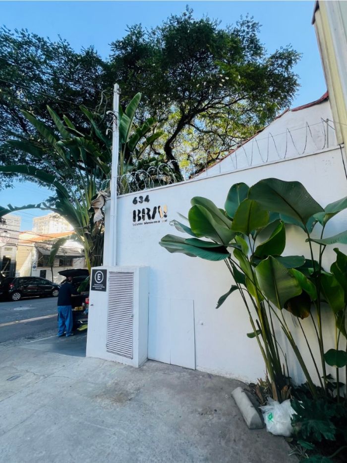 Qual o peso (parede drywall aguenta)? | Cipriani Comunicação Visual