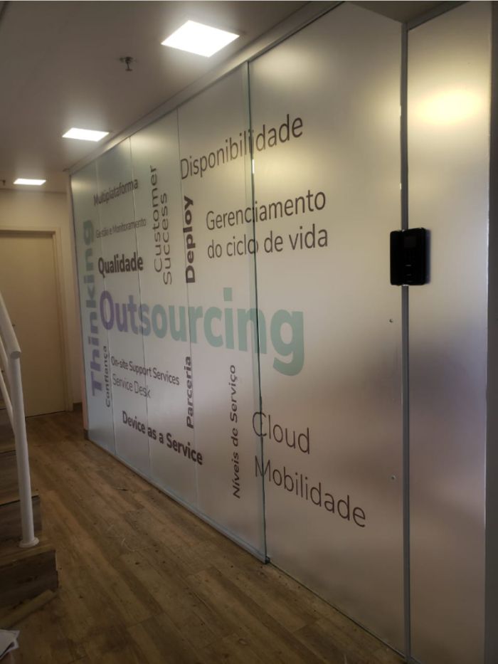 Adesivo Jateado para Escritórios em Jundiaí Slide 2 | Cipriani Comunicação Visual