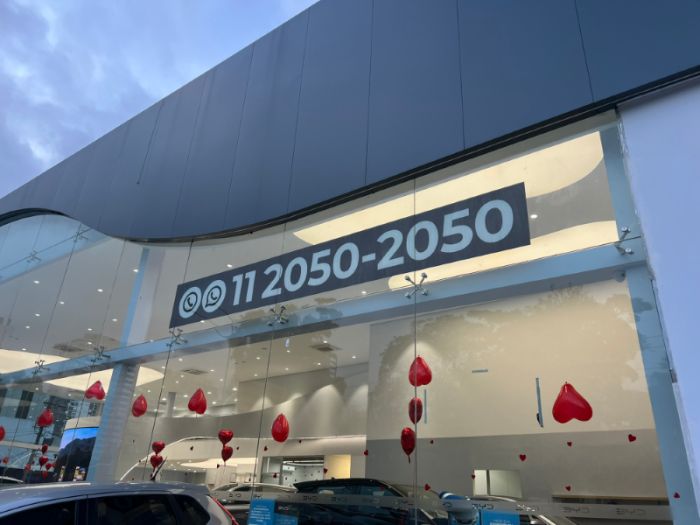 Adesivo para Vitrine em Jundiaí Exemplo 3 | Cipriani Comunicação Visual