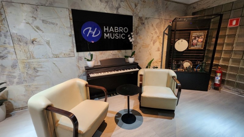 Cola em parede rugosa? | Jundiaí | Cipriani Comunicação Visual