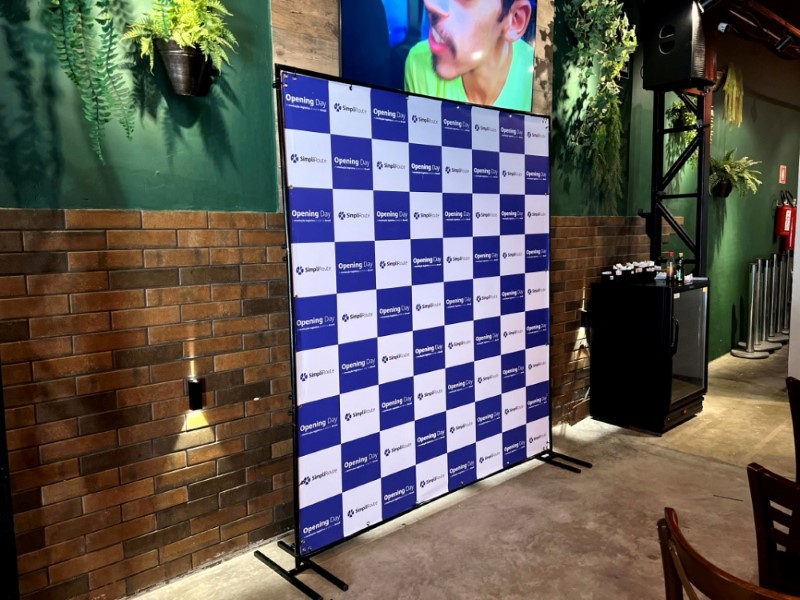 Mural de Fotos Backrop em São Paulo Slide 2 | Cipriani Comunicação Visual