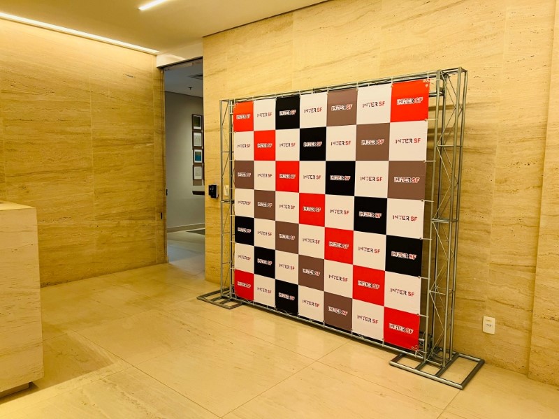 Mural de Fotos Backrop em São Paulo Exemplo 2 | Cipriani Comunicação Visual
