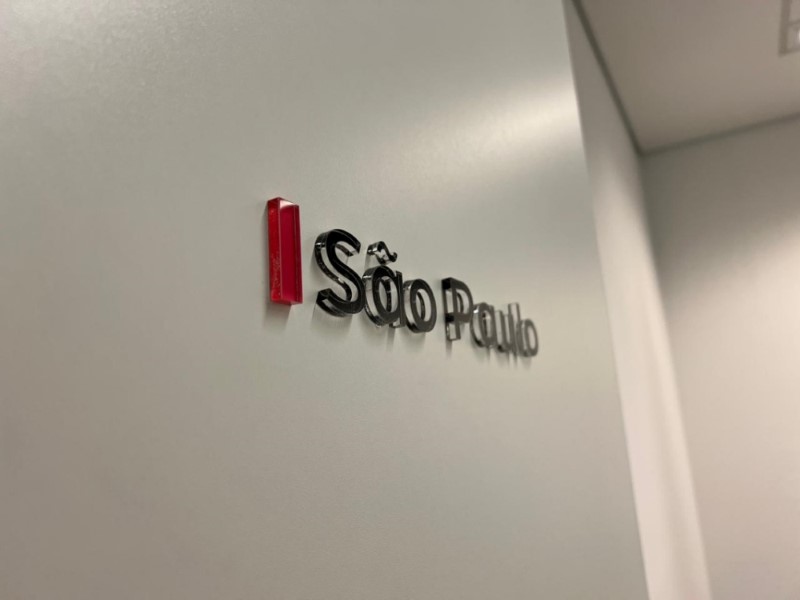 Sim, acrílicoPS suportam limpeza hospitalar. | São Paulo | Cipriani Comunicação Visual