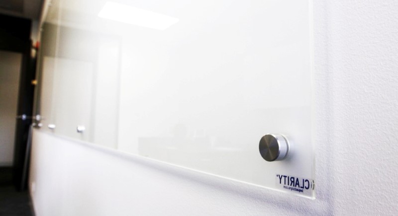 Sim, mais barato que vidro. | Valinhos | Cipriani Comunicação Visual