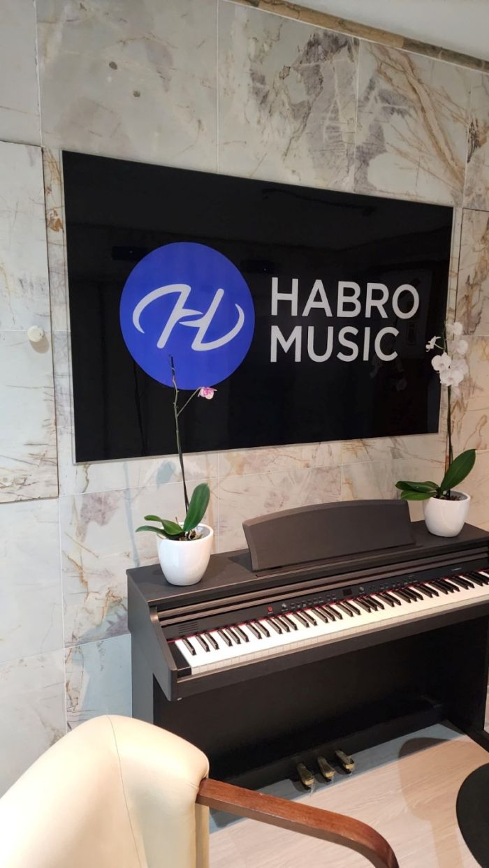 Sim, empena no sol (usar vidro se for externo). | Valinhos | Cipriani Comunicação Visual