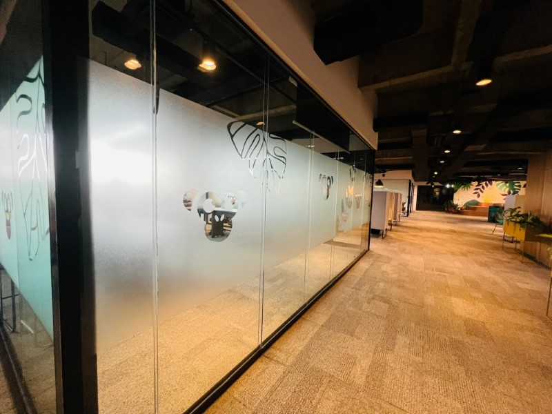 Vinil Jateado Efeito Fosco em Valinhos Exemplo 2 | Cipriani Comunicação Visual