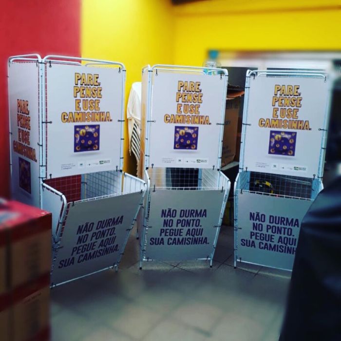 Cola em carpete ou madeira? | Zona Leste SP | Cipriani Comunicação Visual