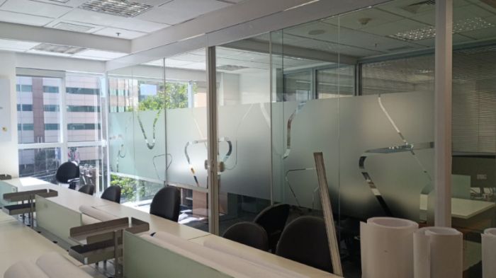 Adesivo Jateado para Vidro, Zona Norte SP | Zona Norte SP | Cipriani Comunicação Visual