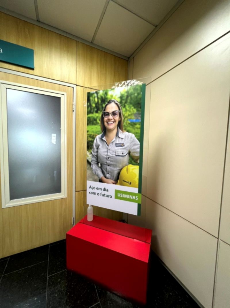 Pode ter monitor embutido? | Zona Norte SP | Cipriani Comunicação Visual