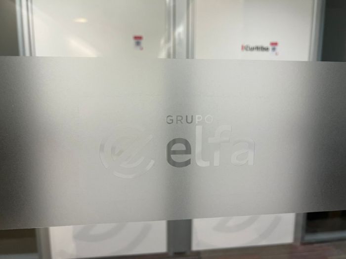 Adesivo Jateado para Escritórios, Zona Oeste SP Exemplo 3 | Cipriani Comunicação Visual