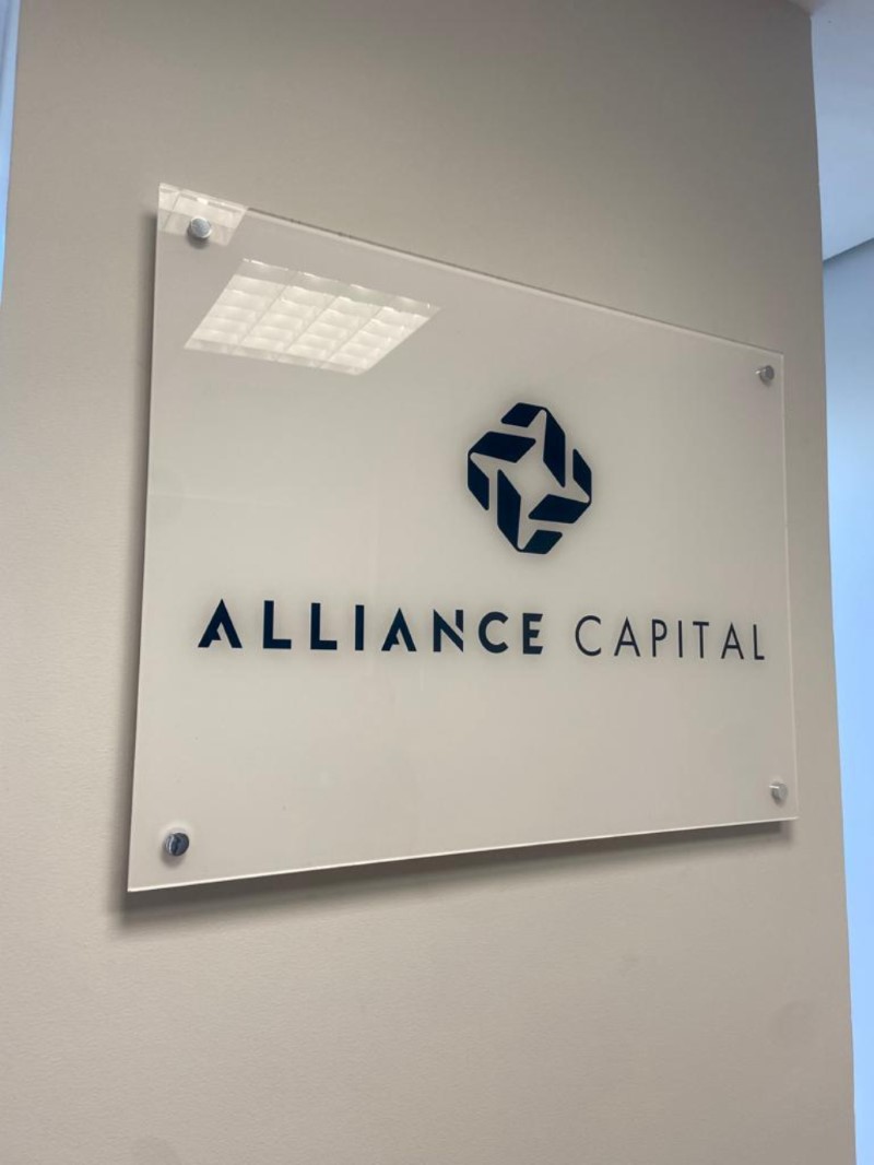 Logo em Acrílico, Zona Oeste SP Exemplo 1 | Cipriani Comunicação Visual