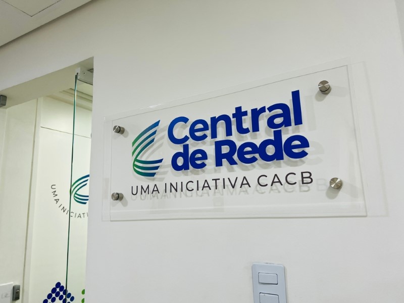 É mais leve que vidro? | Zona Oeste SP | Cipriani Comunicação Visual