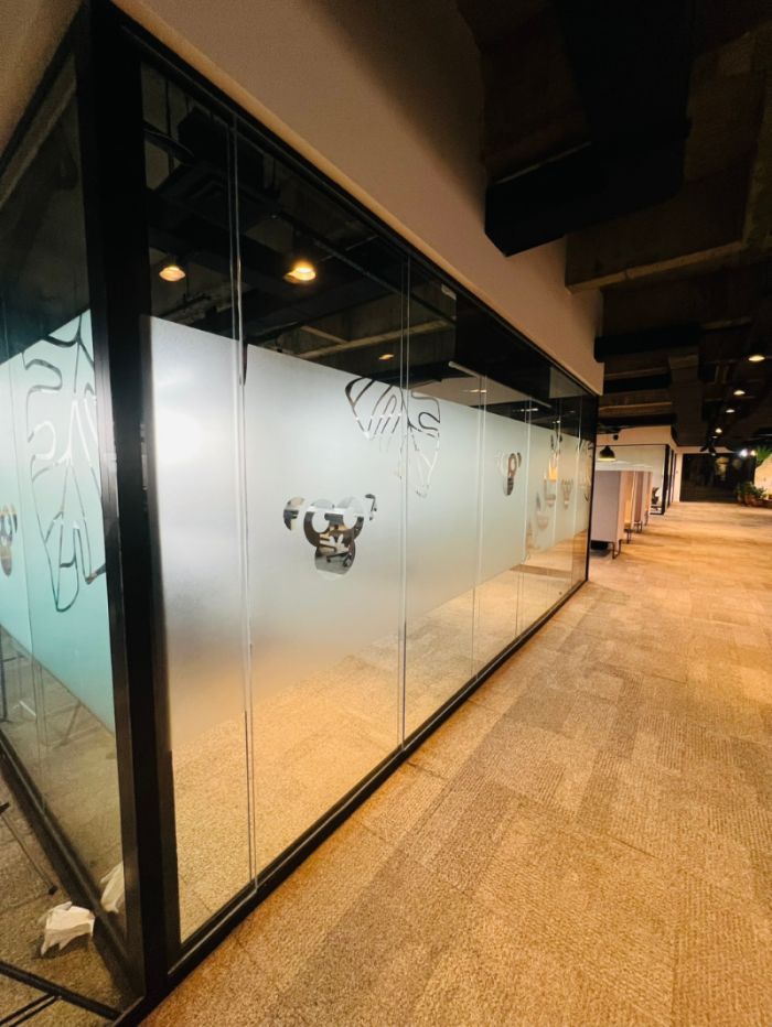 Adesivo para Vidraça, Zona Sul SP Slide 1 | Cipriani Comunicação Visual