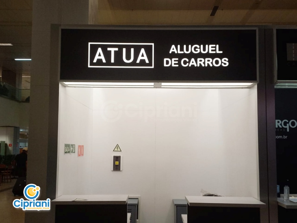 Adesivação de Stand para Aluguel de Carros | Projetos Cipriani Comunicação Visual