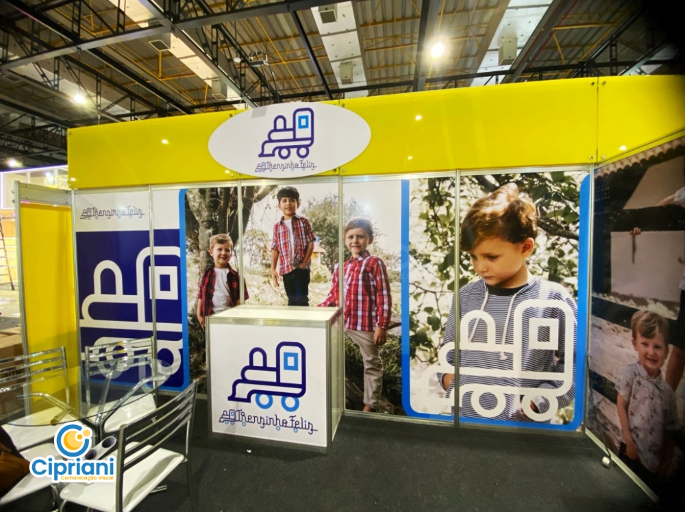 Adesivação de Stand para Evento de Moda Infantil | Projetos Cipriani Comunicação Visual