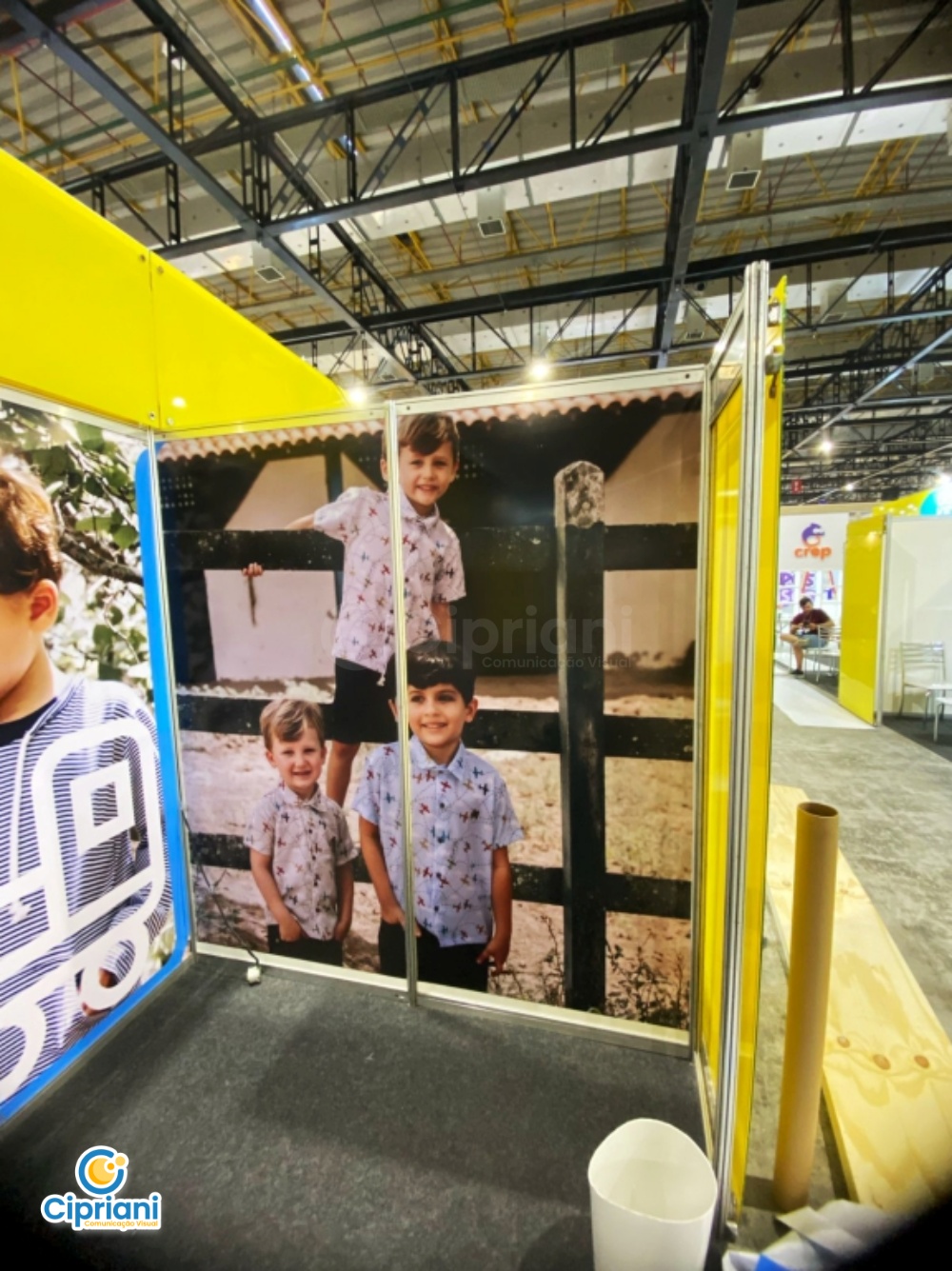 Adesivação de Stand para Evento de Moda Infantil, Compre Já 1 Imagem