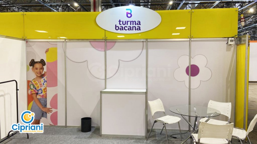 Adesivação de Stand para Feira de Roupas e Moda | Projetos Cipriani Comunicação Visual