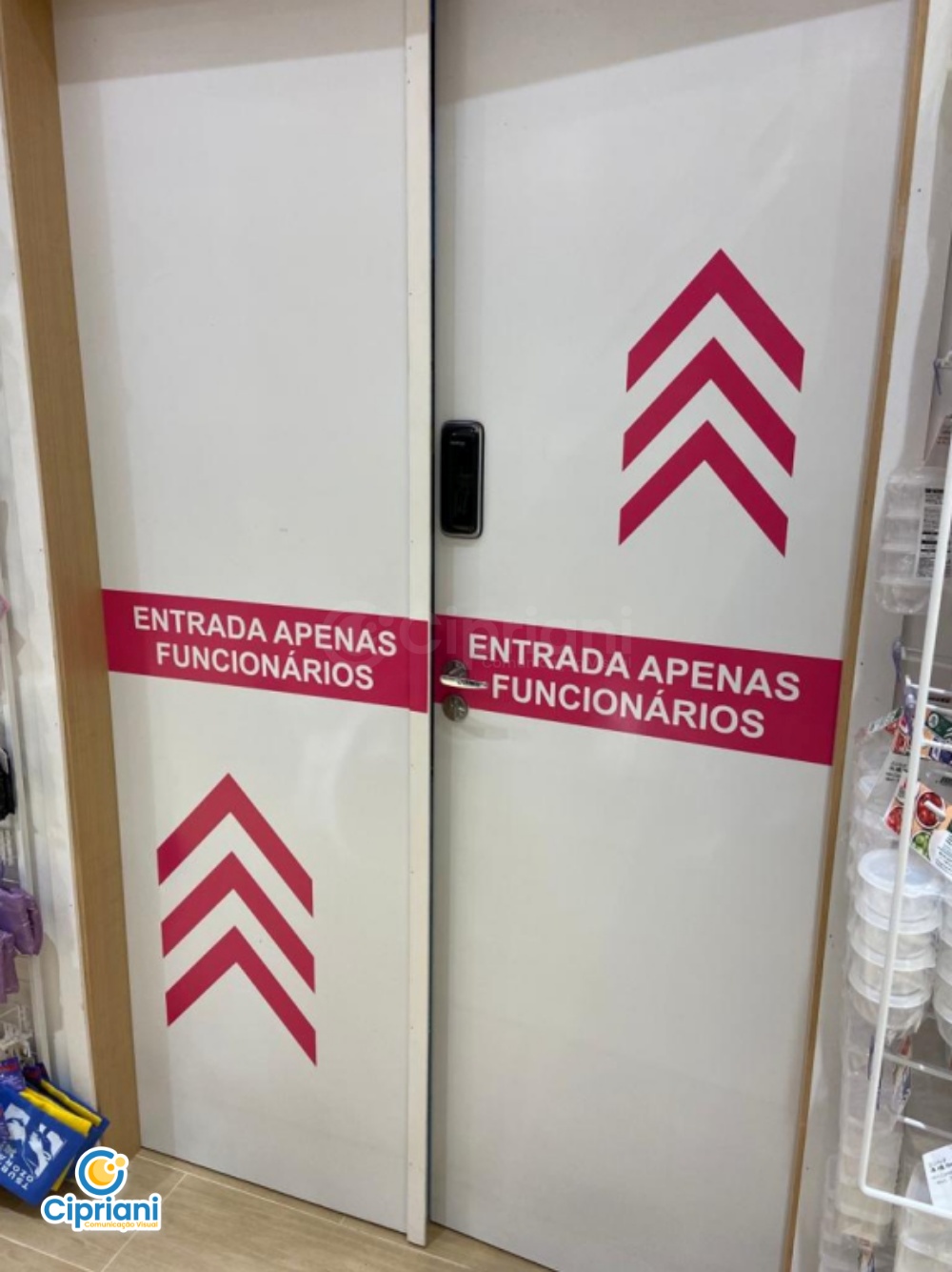 Adesivo para Ambientação de Loja, cores Rosa e Branco 1 Imagem