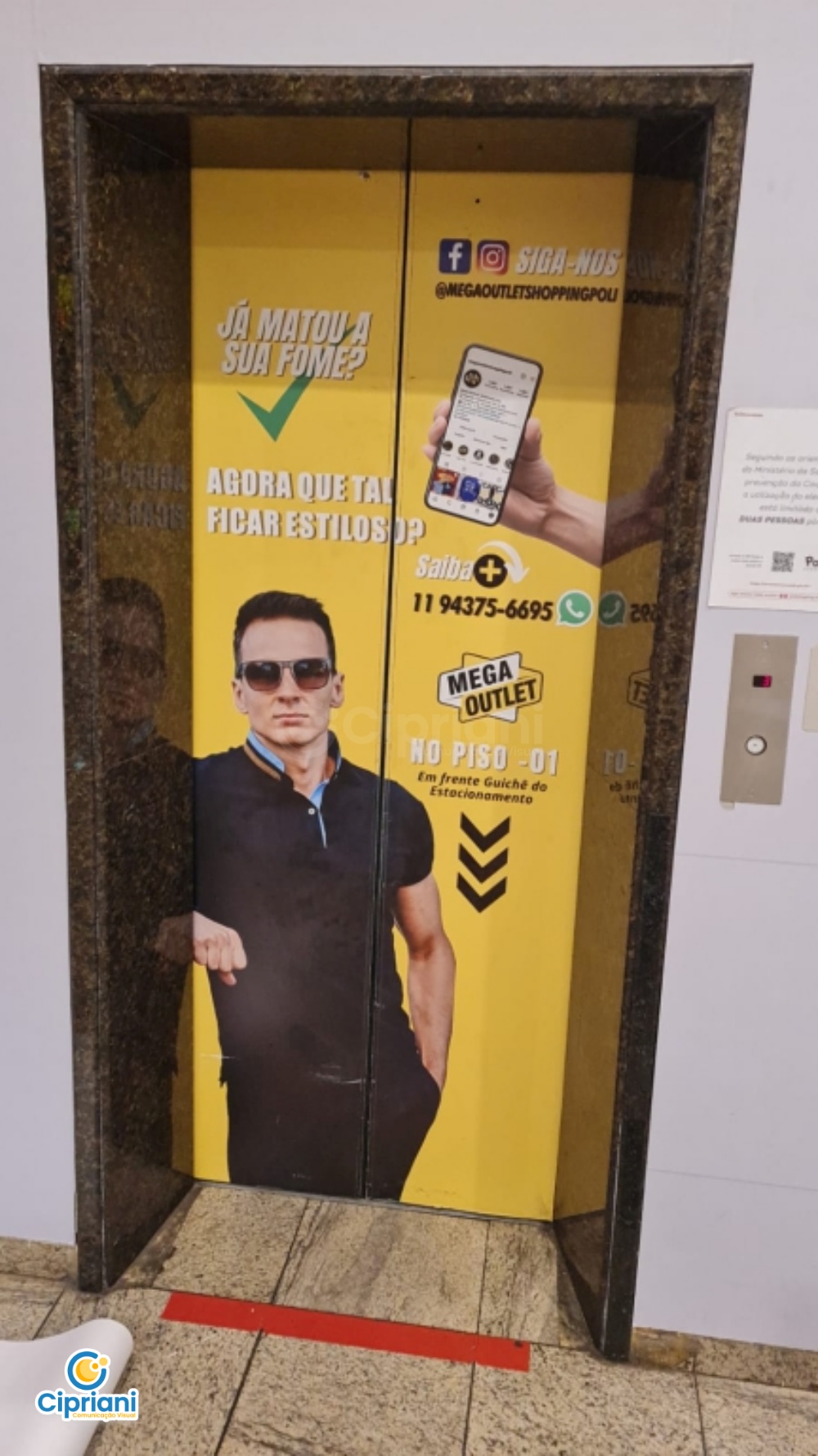 Adesivo para Porta de Elevador Amarelo e Branco | Projetos Cipriani Comunicação Visual