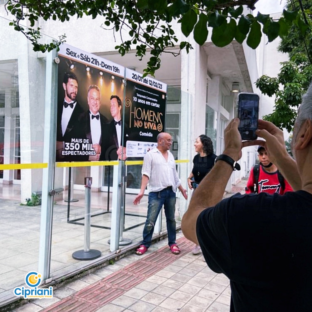 Adesivo para Promoção de Eventos Amarelo e Preto | Projetos Cipriani Comunicação Visual