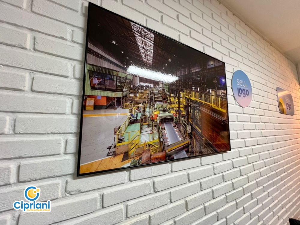 Adesivo para Quadro de MDF em Fábrica Marrom e Amarelo | Projetos Cipriani Comunicação Visual