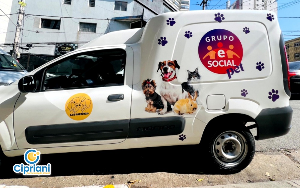 Adesivo para Veículo Fiorino de Pet Shop Roxo e Vermelho | Projetos Cipriani Comunicação Visual