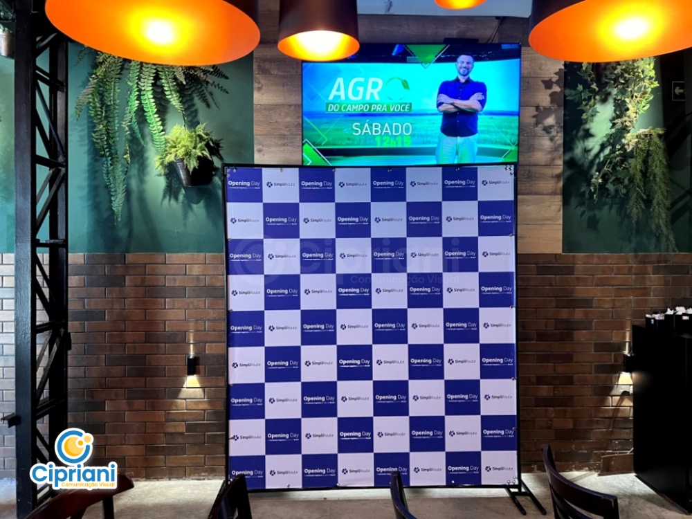 Backdrop para Evento em Bar na Faria Lima | Projetos Cipriani Comunicação Visual