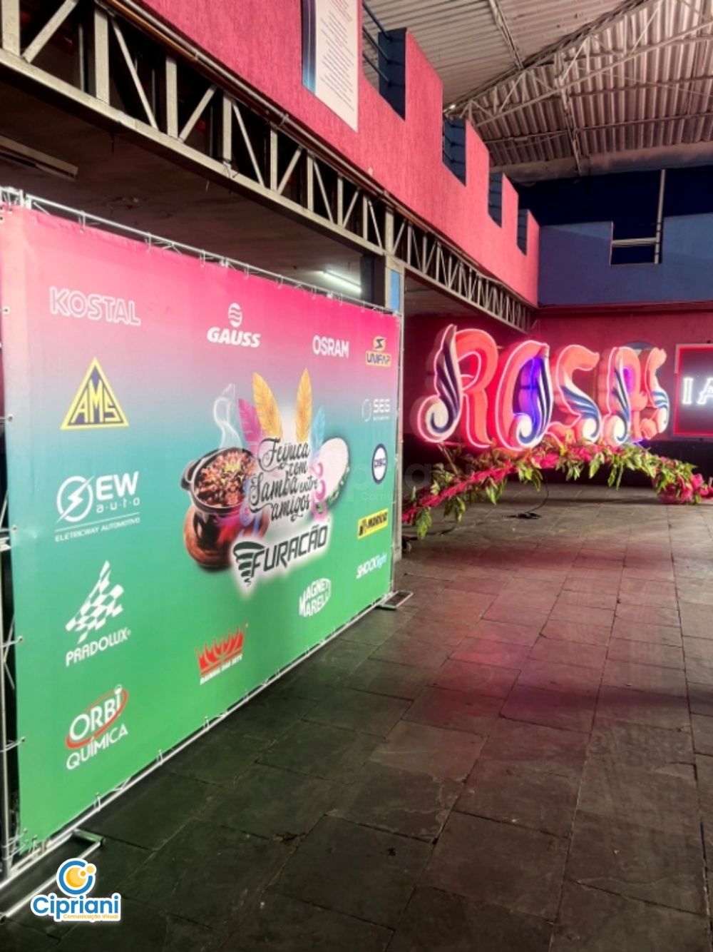 Backdrop para Evento na Rosas de Ouro, Tire suas Dúvidas 1 Imagem