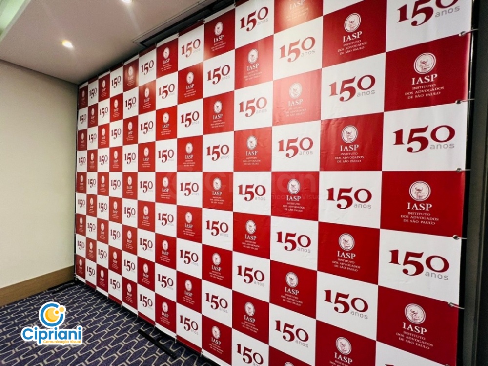 Backdrop para Foto em Evento Vermelho e Branco, Orçamento 3 Imagem