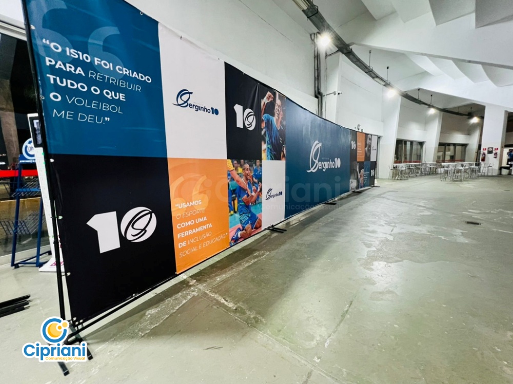 Backdrop para Lona de Evento em Ginásio | Projetos Cipriani Comunicação Visual