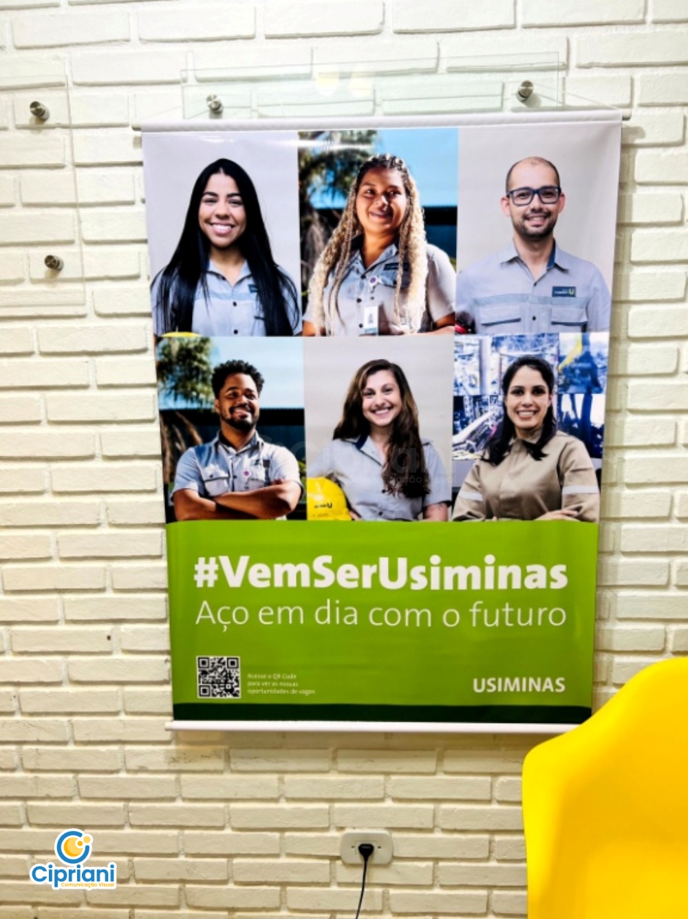 Banner em Lona com Tripé em Verde e Cinza, Compre Já 1 Imagem