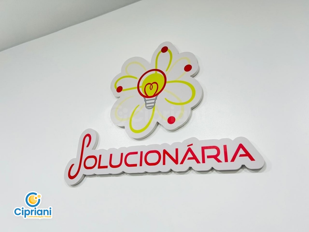 Logo em PVC Expandido Amarelo e Vermelho | Projetos Cipriani Comunicação Visual