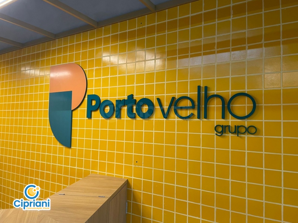 Logotipo de Escola em PVC Laranja e Verde | Projetos Cipriani Comunicação Visual