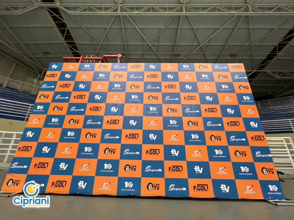 Lona Backdrop de até 320 cm em Azul e Laranja | Projetos Cipriani Comunicação Visual