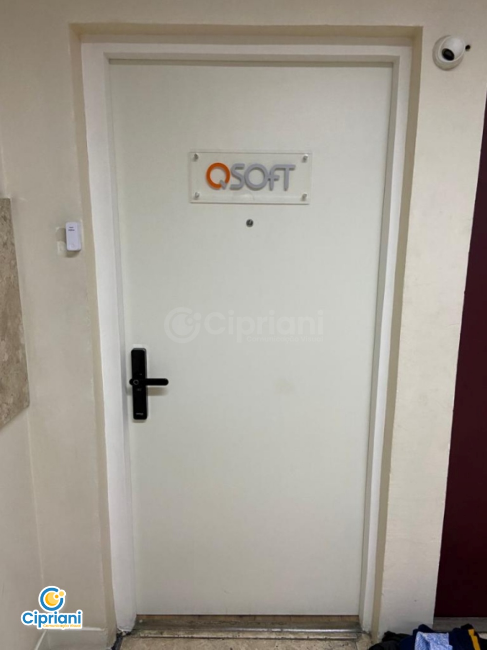 Placa de Acrílico com Logo Laranja e Cinza | Projetos Cipriani Comunicação Visual