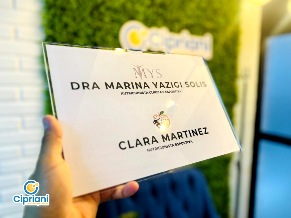 Placa de Acrílico para Porta Preto e Dourado | Projetos Cipriani Comunicação Visual