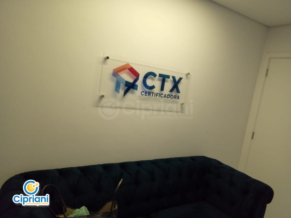 Placa de Acrílico Personalizada Azul e Colorido | Projetos Cipriani Comunicação Visual