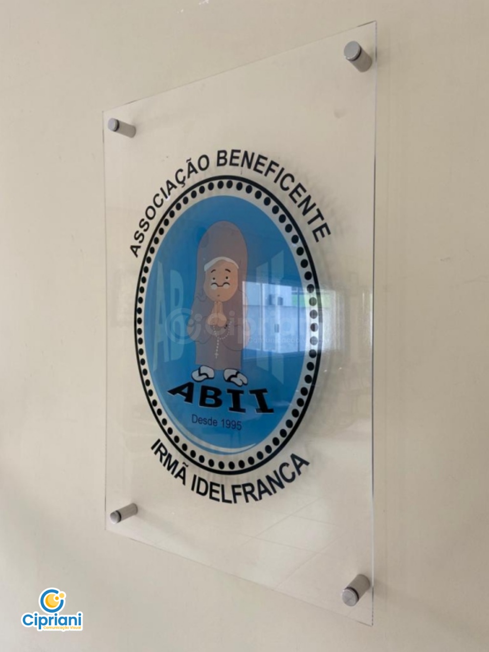 Placa de Acrílico Transparente Azul e Preto | Projetos Cipriani Comunicação Visual