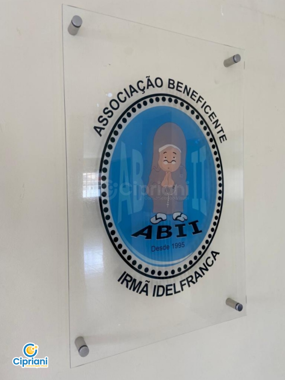 Placa de Acrílico Transparente Azul e Preto, Conheça 1 Imagem