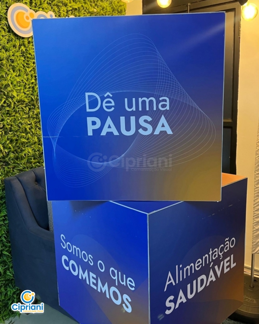 Placas Cubos para Eventos Azul e Branco, Orçamento 1 Imagem