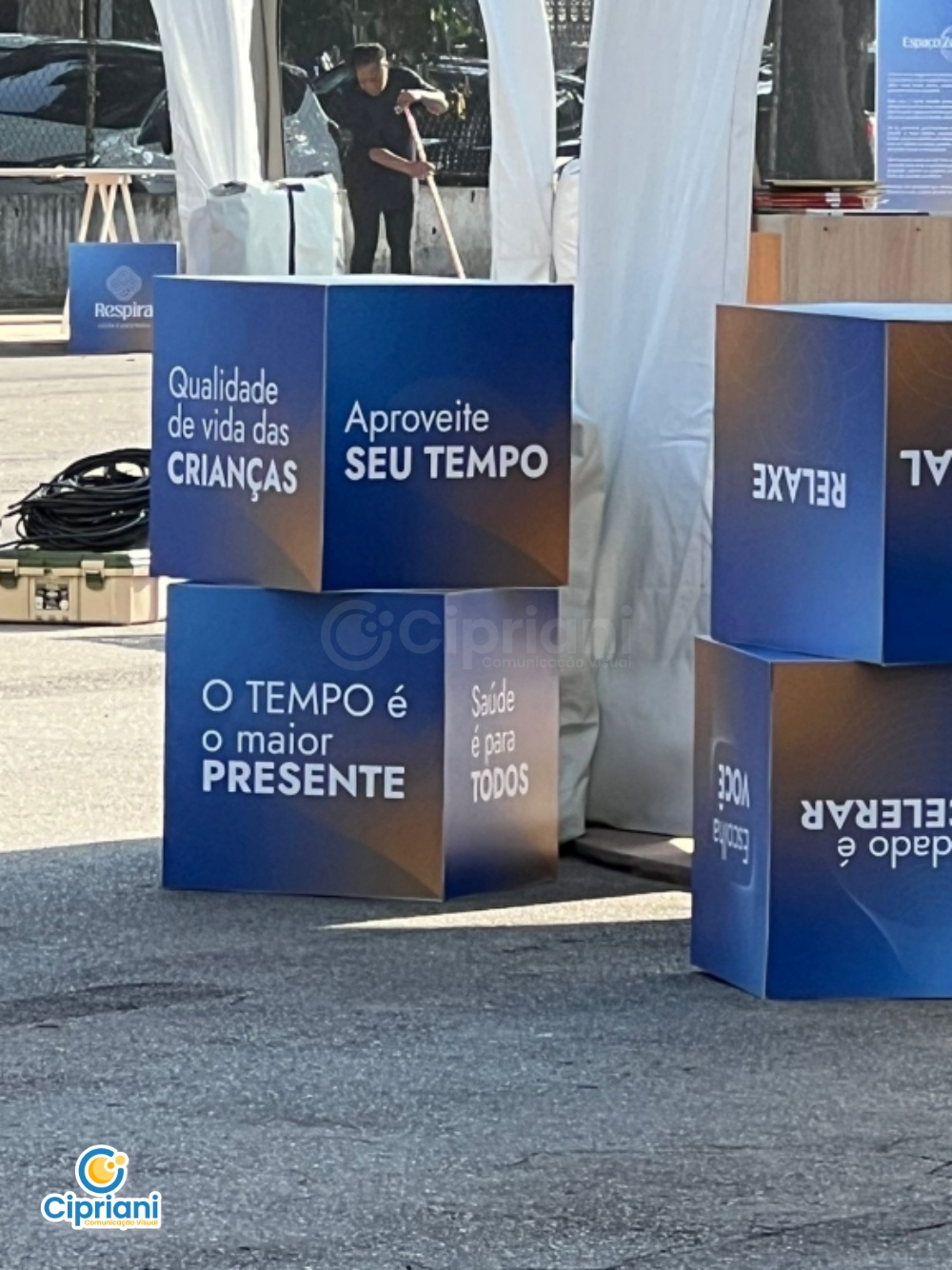 Placas Cubos para Eventos Azul e Branco, Orçamento 2 Imagem