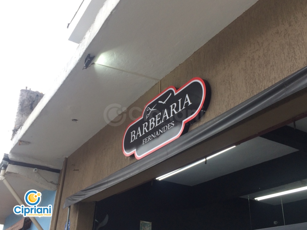 Placas Fachada de Barbearia PVC Preto e Vermelho | Projetos Cipriani Comunicação Visual