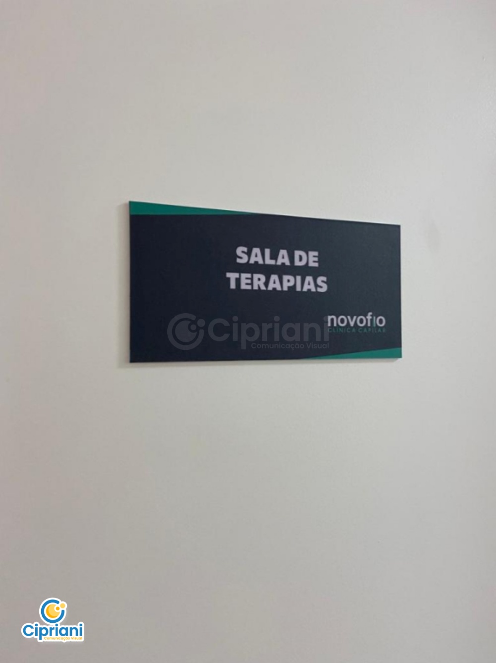 Placas Nomes das Salas em PVC Verde e Azul, Conheça 1 Imagem